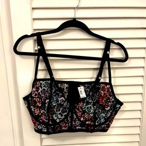 NWT Torrid skull and Flowers strapped mesh bra